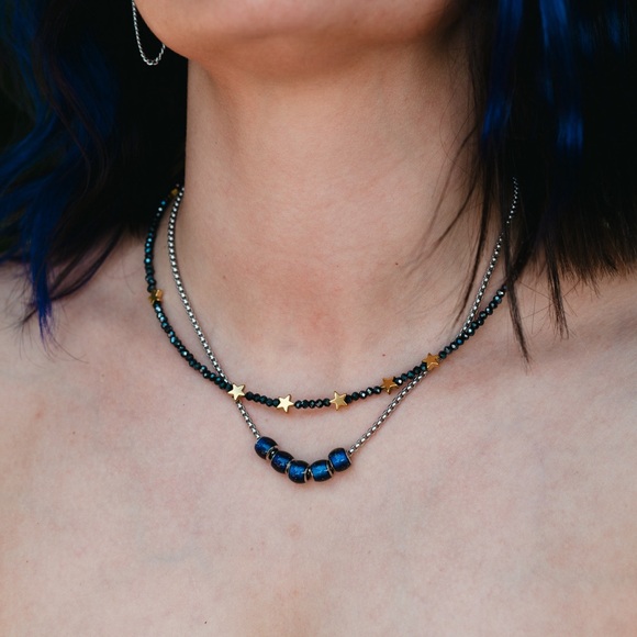 Starry Sky themed Mini Beaded choker necklace with 9 gold hematite stars - Picture 4 of 6